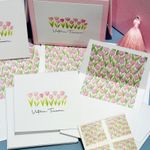 Kit Cartões Tulipas Victoria + Envelopes com Forro + Adesivos + Caixa