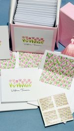 Kit Cartões Tulipas Victoria + Envelopes com Forro + Adesivos + Caixa