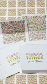 Kit Cartões Tulipas Victoria + Envelopes com Forro + Adesivos + Caixa