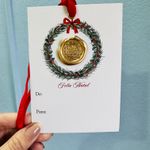 Tag personalizada lacre de cera dourado com guirlanda 