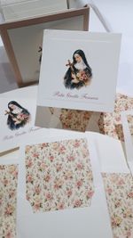 Kit Cartões Santa Rita + Envelopes com Forro + Adesivos + Caixa Personalizada