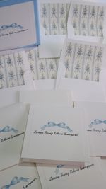 Kit Cartões Larissa + Envelopes com Forro + Adesivos + Caixa Personalizada