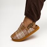 Sandália Mule Clog Xadrez Tweed