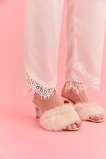 Pijama Clássico Longo Com Botões e Renda Em Cetim Off White Bride