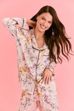 Pijama Clássico Longo Com Botões Em Cetim Com Vivo Verde Musgo Estampa Floral Lilac 