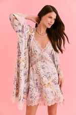 Robe Curto Com Renda Em Cetim Estampa Floral Lilac