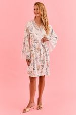 Robe Curto Com Renda Em Cetim Estampa Borboleta E Abelha
