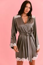 Robe Curto Com Renda Em Cetim Cinza 