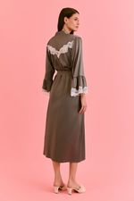 Robe Midi Com Renda Em Cetim Cinza
