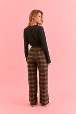Pijama longo com camiseta em malha canelada e calça em flanela xadrez marinho e marrom
