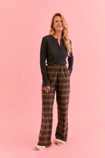 Pijama longo com camiseta em malha canelada e calça em flanela xadrez marinho e marrom