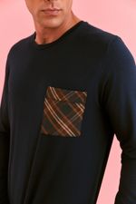Pijama longo masculino com camiseta em malha  e calça em flanela xadrez marinho e marrom