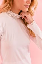 T-shirt Térmica Feminina Manga Longa com Renda na Gola Branca