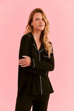 Pijama Clássico Longo Com Botões E Vivo Branco Em Malha Preto