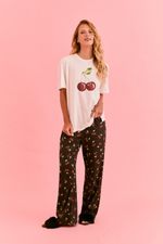 Pijama Longo com t-Shirt Off White e Silk com Calça em Soft Print Estampa Cereja Noir