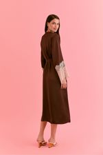Robe Midi com Renda em Cetim Marrom