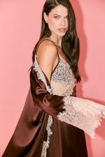 Robe Midi com Renda em Cetim Marrom