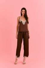 Pijama Longo com Regata e Renda em Cetim Marrom