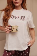 Pijama Longo com T-shirt Off White e Silk Coffe Time com Calça em Cetim Estampa Poá Marrom