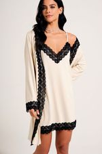 Robe Curto Essencial com Renda Preta em Malha Bege