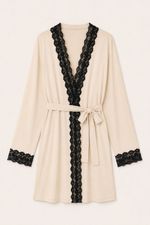 Robe Curto Essencial com Renda Preta em Malha Bege