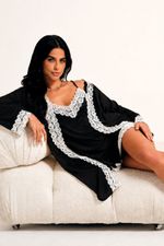 Robe Curto Essencial com Renda Branca em Malha Preta