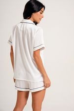 Pijama Clássico Curto com Vivo Contrastante em Cetim Off White  Essencial