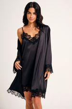 Camisola Curta com Renda em Cetim Preto Essencial