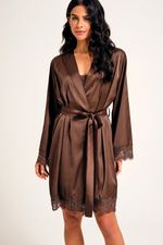 Robe Curto com Renda em Cetim Marrom Essencial