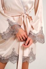 Robe Curto com Renda e Detalhe na Vista Cinza em Cetim Nude