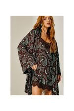 Camisola Curta com Renda em Viscose Estampa Paisley Marrom e Tiffany