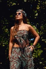 Lenço Maxi em Cetim Estampa Paisley com Renda Marrom