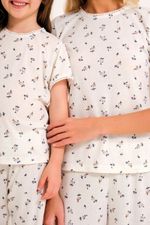 Pijama Longo com T-shirt Infantil em Malha Maquinetada Estampa Mini Floral