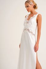 Camisola Longa Decorada com Botões Swarovski com Renda em Cetim Off White Noiva