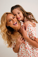Pijama Clássico Semi Longo Infantil com Vivo em Malha Soft Print Estampa Morango