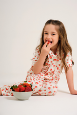 Pijama Clássico Semi Longo Infantil com Vivo em Malha Soft Print Estampa Morango
