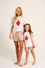 Pijama Curto com T-shirt Off White com Silk e Short em Malha Soft Print Estampa Morango