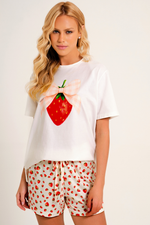 Pijama Curto com T-shirt Off White com Silk e Short em Malha Soft Print Estampa Morango