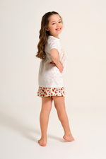 Pijama Curto Infantil com T-shirt Off White com Silk e Short em Malha Soft Print Estampa Morango
