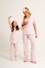 Pijama Clássico Semi Longo com Botões e Babados em Viscose Estampa Toile Ballet