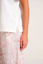 Pijama Longo com T-Shirt Off White com Silk Bailarina e Calça em Viscose Estampa Toile Ballet
