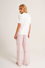 Pijama Longo com T-Shirt Off White com Silk Bailarina e Calça em Viscose Estampa Toile Ballet