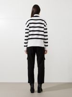 Blusa Gola Alta Listrada Preto-Off
