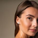 BRINCO DE PRATA DELUXE GOTA COM 67 ZIRCONES CRAVEJADOS PEDRA PRINCIPAL 6 X 6 MM 20744