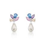 BRINCO DE PRATA PÉROLA SHELL 8X10MM FLOR COM 11 ZIRCONES COLORIDOS CRAVEJADOS   22324