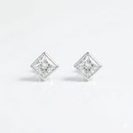 BRINCO DE PRATA SOLITARIO QUADRADO ZIRCONE DE 6 MM EMBUTID0