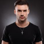 PINGENTE DE PRATA MASCULINO CRUZ 23 X1 8MM COM 1 ONIX CRAVEJADA 21692