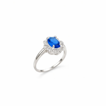 ANEL DE PRATA SOLITARIO FLOR COM SAFIRA OVAL E ZIRCONES CRAVEJADOS