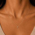 COLAR COM PINGENTE DE LETRA INICIAL EM PRATA 925