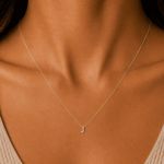 COLAR COM PINGENTE DE LETRA INICIAL EM PRATA 925